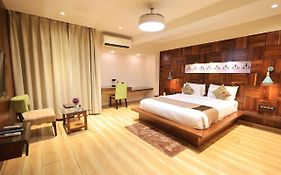 Hotel Rs Exclusive Stay & Fine Dine - Near To Akola Junction